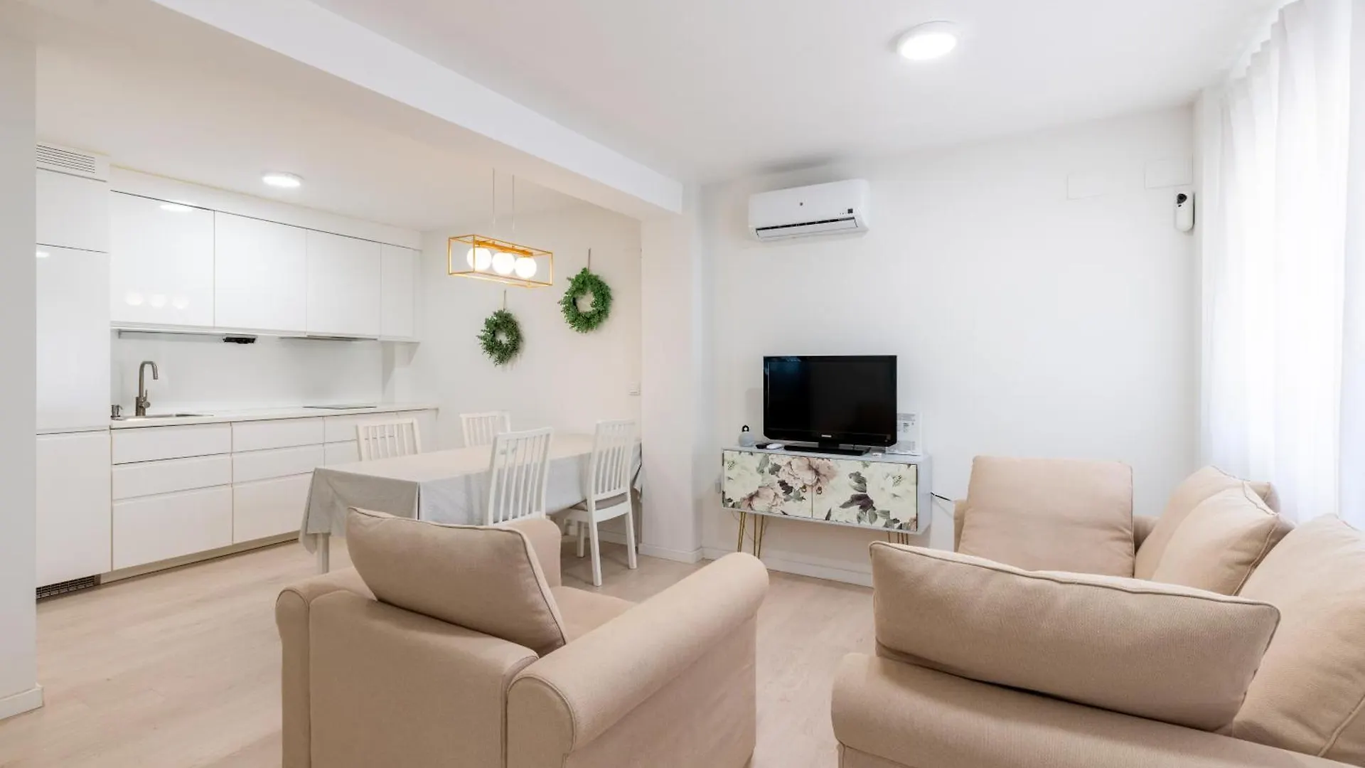 Whitey House In Triana location